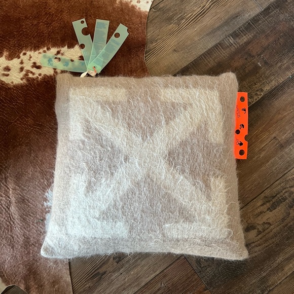 Off-White Other - Off-white arrow pillow Taupe Beige